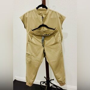 Figs Women's Tan Scrub set Rafaela scrub top SMALL Zamora jogger scrub pants S/P